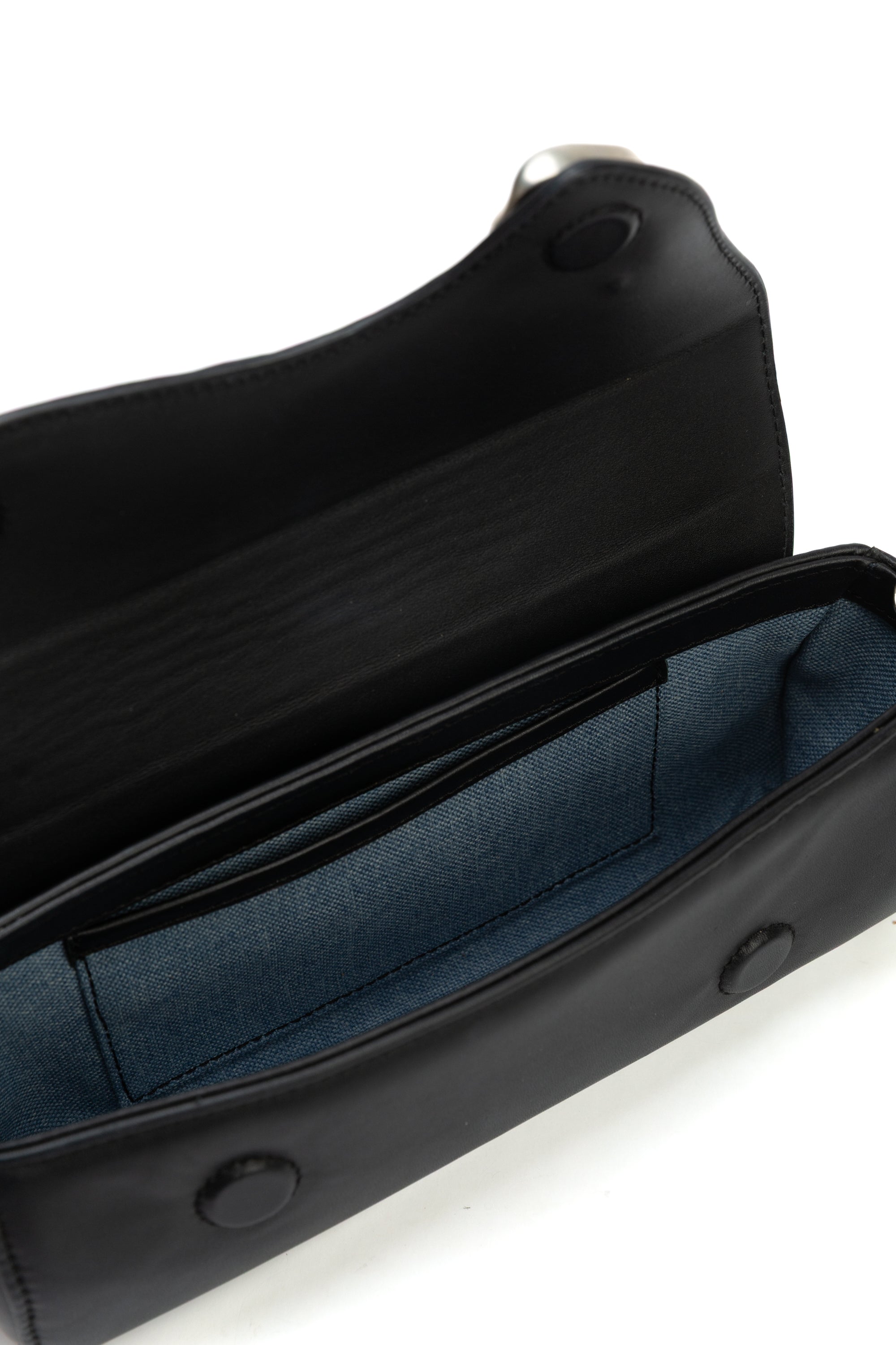 Oyster Clutch in Noche