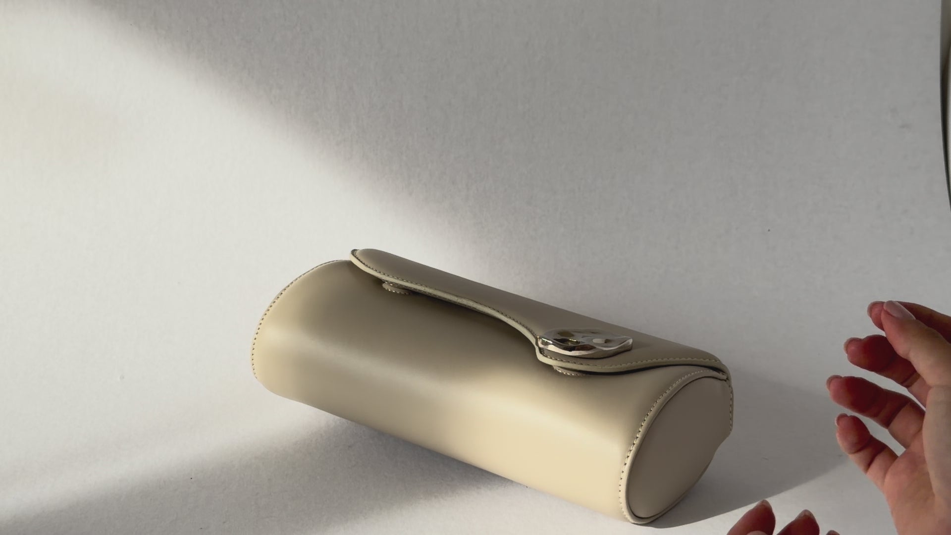 Oyster Clutch in Ivory