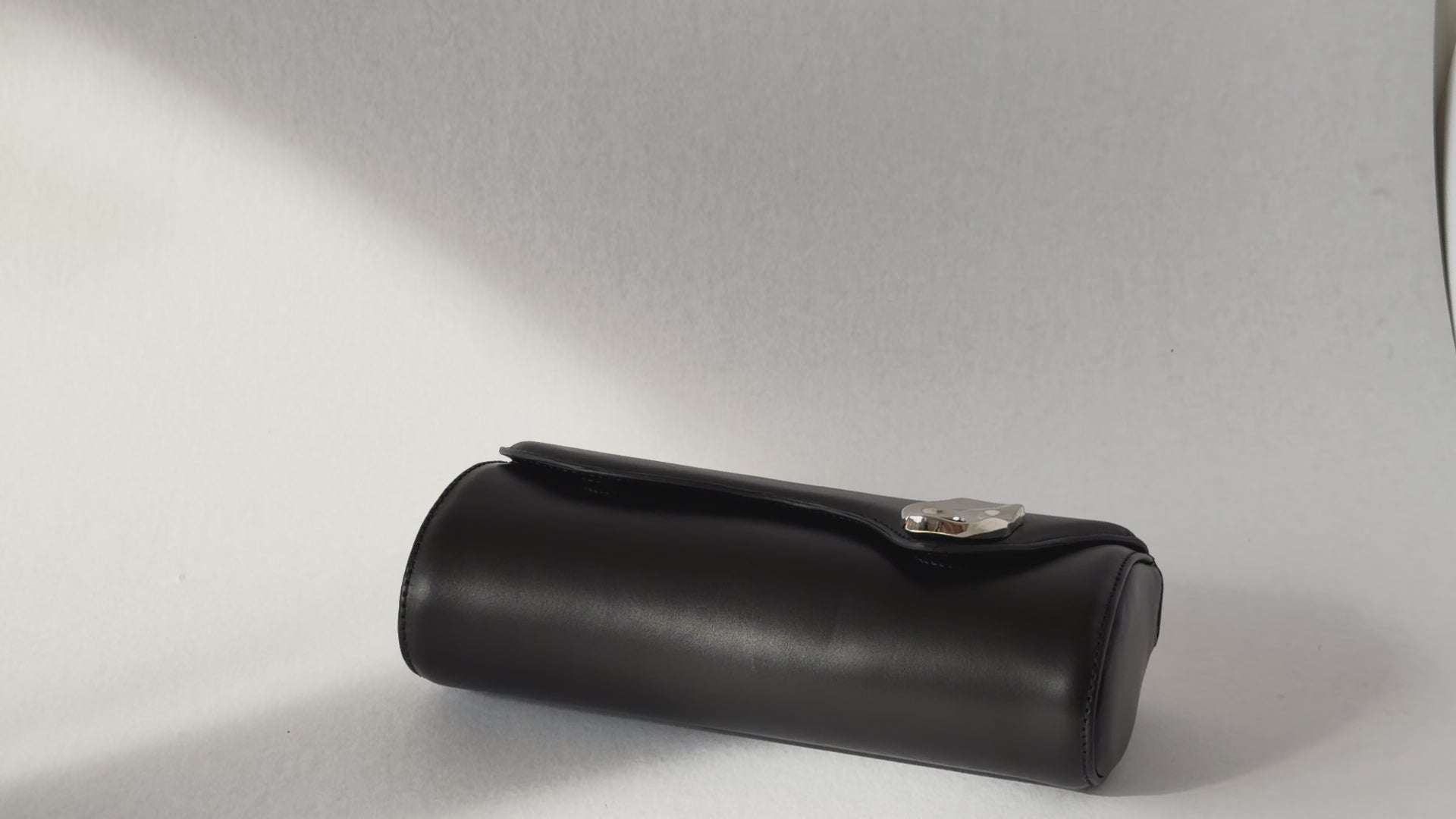Oyster Clutch in Noche